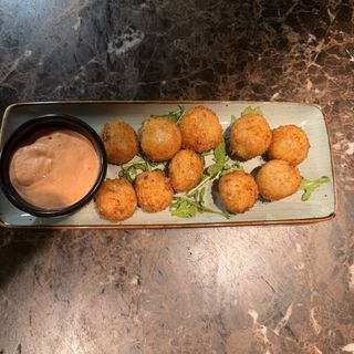 Croquetas de buey de mar y centollo (ración)