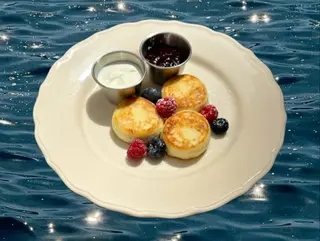 COTTAGE CHEESE PANCAKES (SYRNIKI)