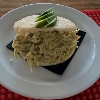 Arepa reina pepiada (1 ud.)