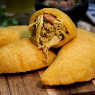 EMPANADA COLOMBIANA DE POLLO