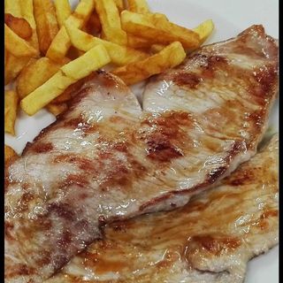 MENÚ DEL DÍA SECRETO DE CERDO A LA PLANCHA CON SOPA DEL DÍA