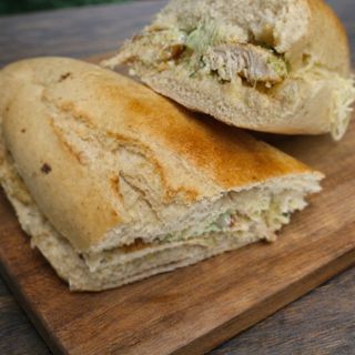 Bocadillo normal de bacon con queso y alioli