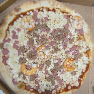 Pizza jamon atun y gambas
