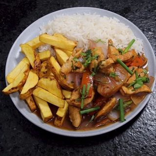 Pollo Saltado