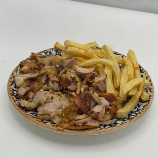 Plato de carne con patatas