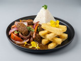 Lomo saltado