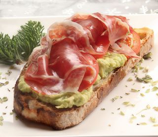 Tostadas con jamón serrano