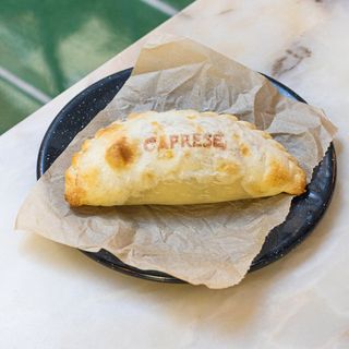 Empanada de Caprese