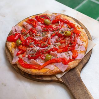Pizza de Jamón Y Pimientos