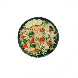 Plato de arroz con ensalada