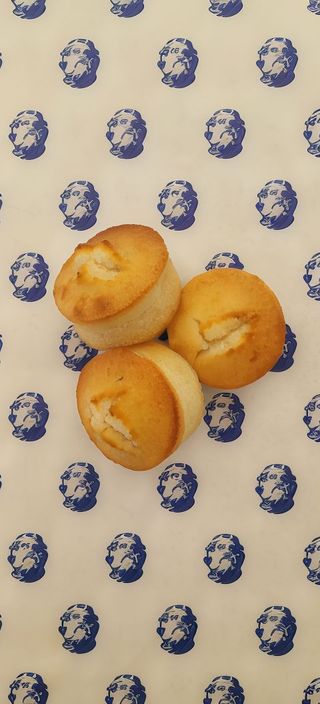 Financiers 1 ud.
