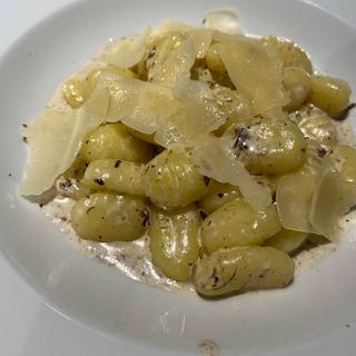 Rigatoni, crema de trufa, bolets i beicon