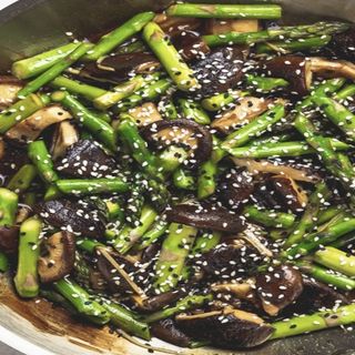 Esparagos con Chamipiñones a la Koreana