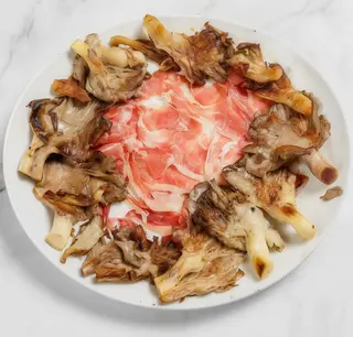 Setas A La Plancha Con Jamón (Ración)