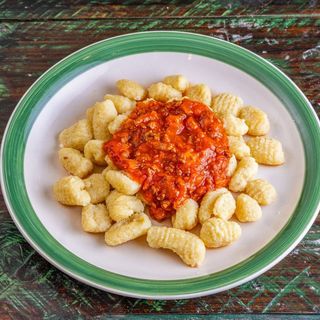 Ñoquis de sémola con Boloñesa (puedes elegir otra salsa)