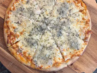 Pizza cuatro quesos