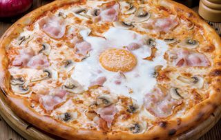 Pizza carbonara