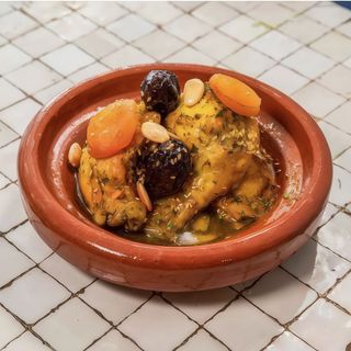 Tajín de pollo con ciruela y albaricoque