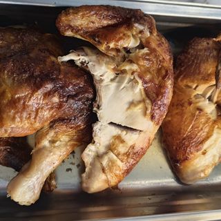Un cuarto de pollo asado