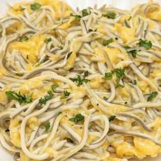 Revuelto de gulas
