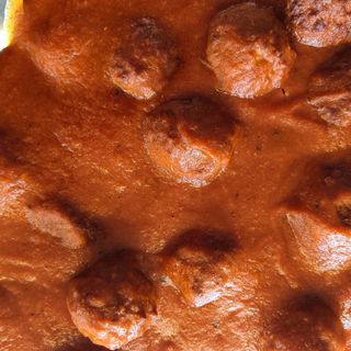Albóndigas de cerdo en tomate casero