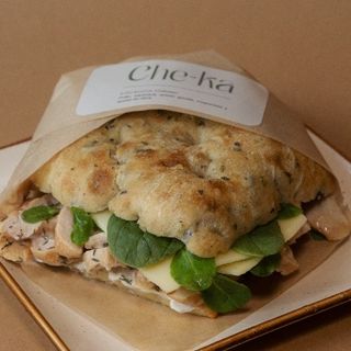 Focaccia de pollo con queso y espinaca 195 g.