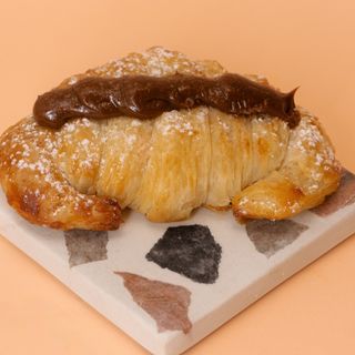 Medialuna con dulce de leche 100 g.