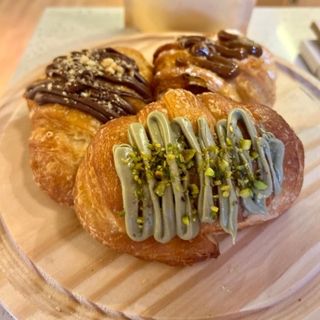 Medialuna con pistacho 100 grs.