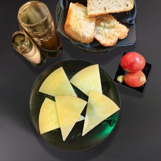 Queso manchego con aceite de oliva virgen extra