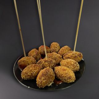 RACION Croquetas de jamón con salsa