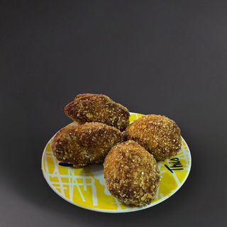 TAPA Croquetas caseras de pollo con salsa