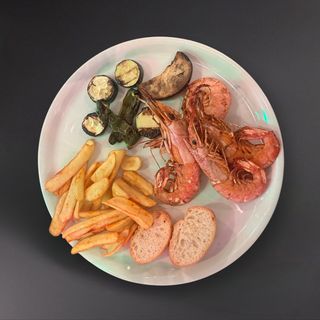 GAMBAS SALTEADAS CON GUARNICIÒN