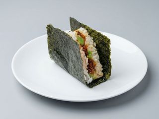 Aguacate y tomates secos