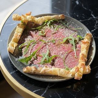 Carpaccio De Buey Con Rúcula Y Parmesano