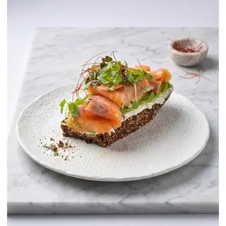 Tostada de salmon