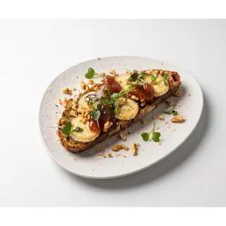 Tostada de queso de cabra.
