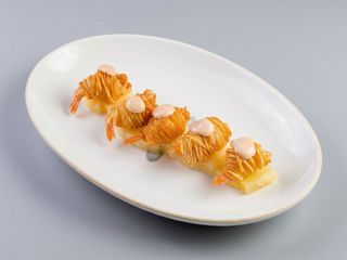 Langostino envuelto en hilo de patata con fruta (5ud)