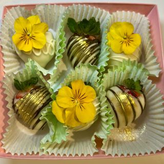 FRESAS DECORADAS BLANCO