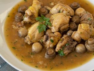 Pollo con champiñones
