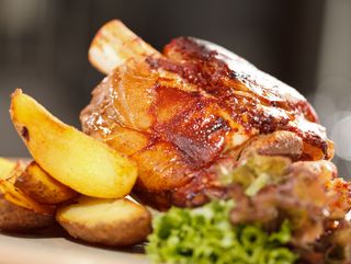 1/2 Codillo de Cerdo asado