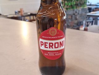 Peroni roja