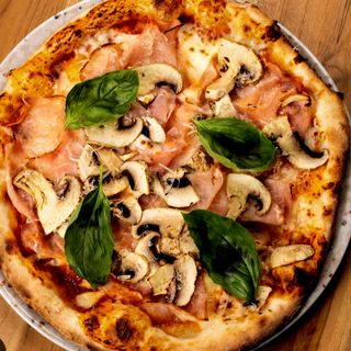 Pizza Prosciutto Y Champi 30 Cm.