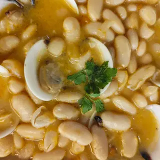 Alubias blancas con almejas