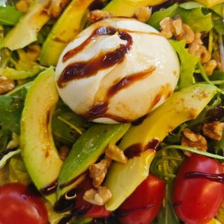 Ensalada con burrata