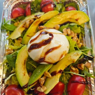 Ensalada con burrata