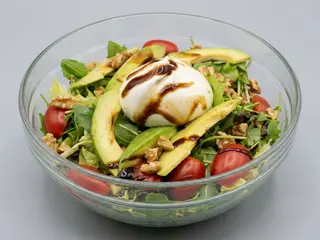 Ensalada con burrata