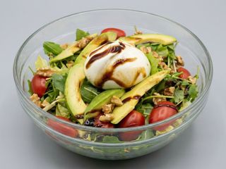 Ensalada con burrata