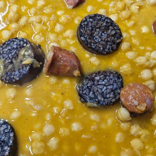 Garbanzos con morcilla
