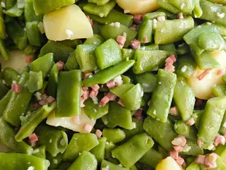 Vainas con patata y jamón