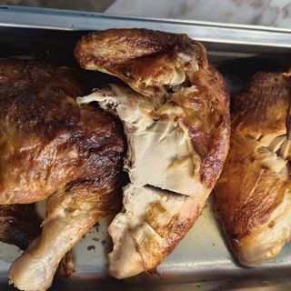Un cuarto de pollo asado